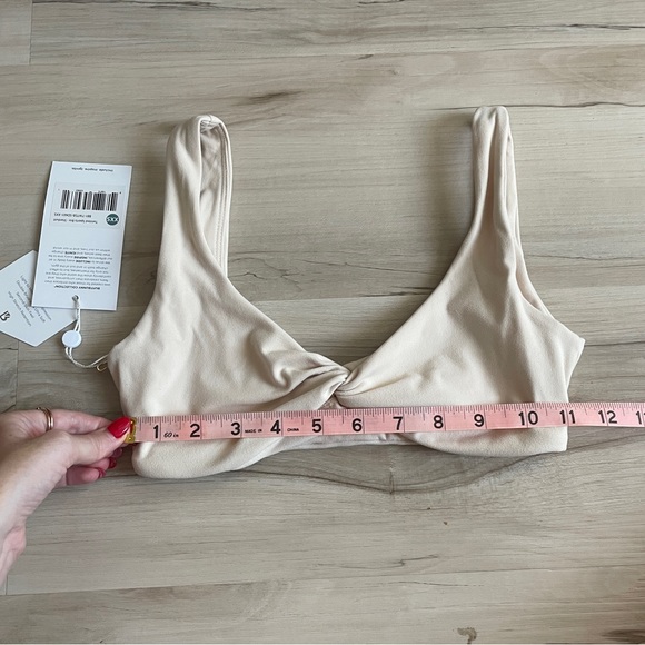 BuffBunny Twisted Sports Bra - Picture 14 of 15